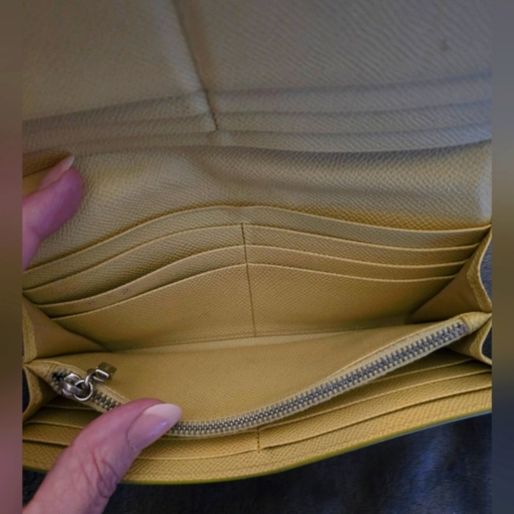 TODS Continental Flap Wallet. Pale Yellow Pebbled Leather Full Inclusion. EUC - Picture 15 of 16